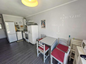 Charmant T3 rénové en bord de mer, parking, terrasse, proche plage et commerces, pour 6 personnes - FR-1-607-74